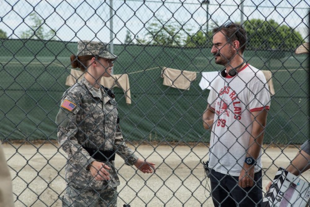 کریستن استوارت و پیتر ستلر در پشت صحنه فیلم «کمپ ایکس ری»(Camp X-Ray)